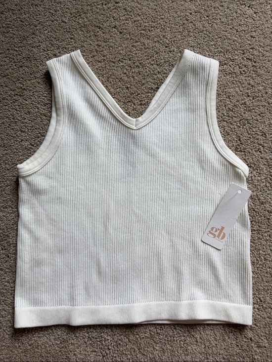 Gianni Bini Other - NWT GB Ribbed V-Neck Cropped Tank - Ivory